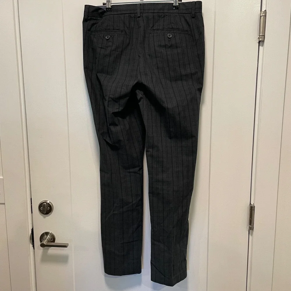 Banana Republic Aiden Fit Mens 33x32 Charcoal Grey Striped Chino Pants Slim Fit